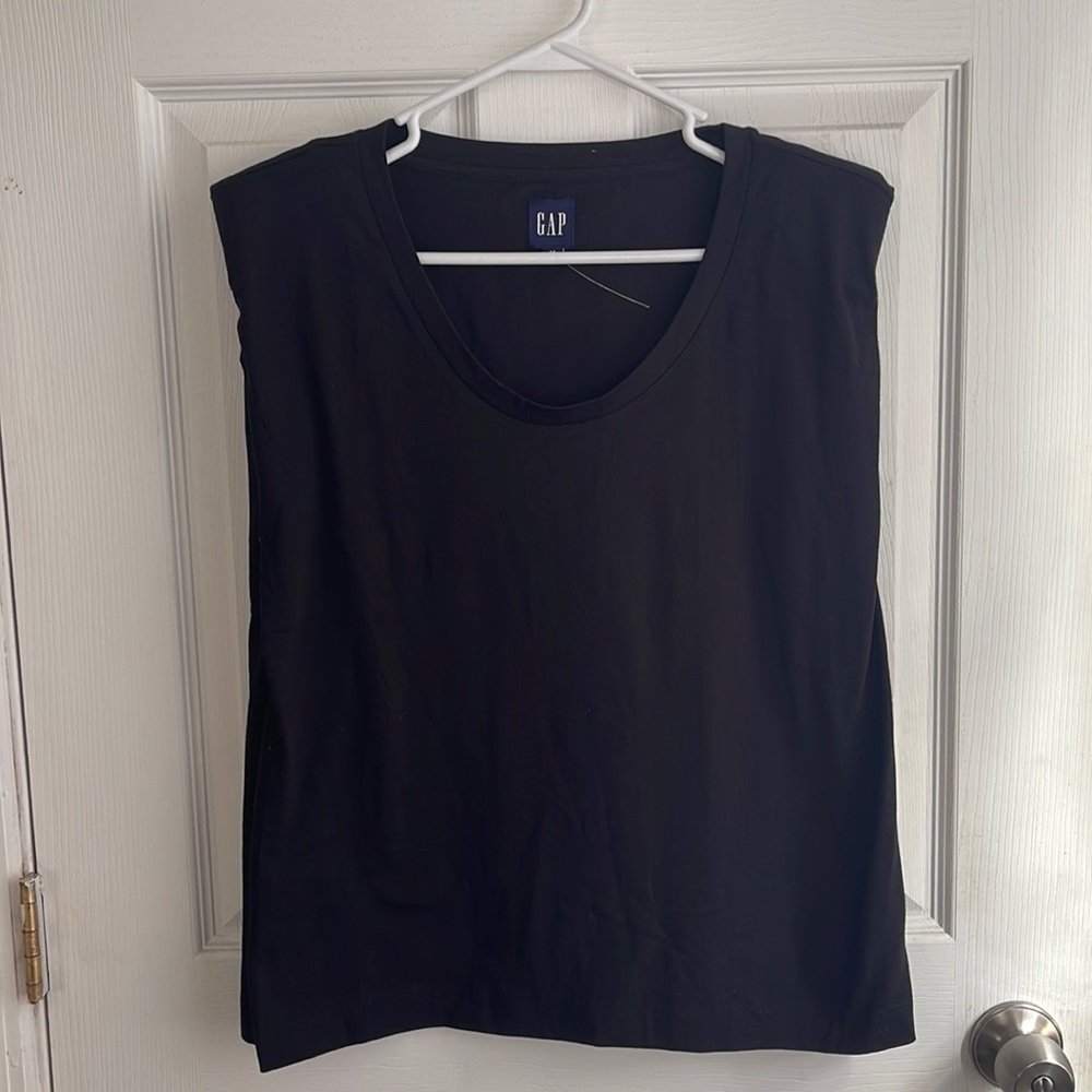 Gap Muscle Tee size M NEW
